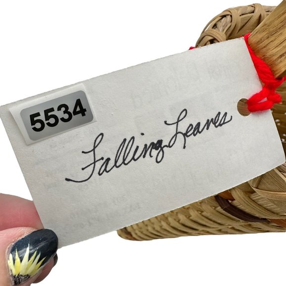 Handmade Basket Falling Leaves Oval Shaped with Handle and Leaves Decoration - Picture 11 of 16